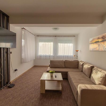 Deli Terasz C Apartman Free Parking, Self-Check-In Anytime Gyor Exterior photo