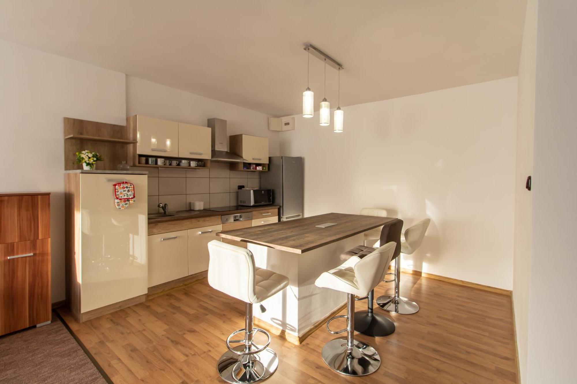 Deli Terasz C Apartman Free Parking, Self-Check-In Anytime Gyor Exterior photo