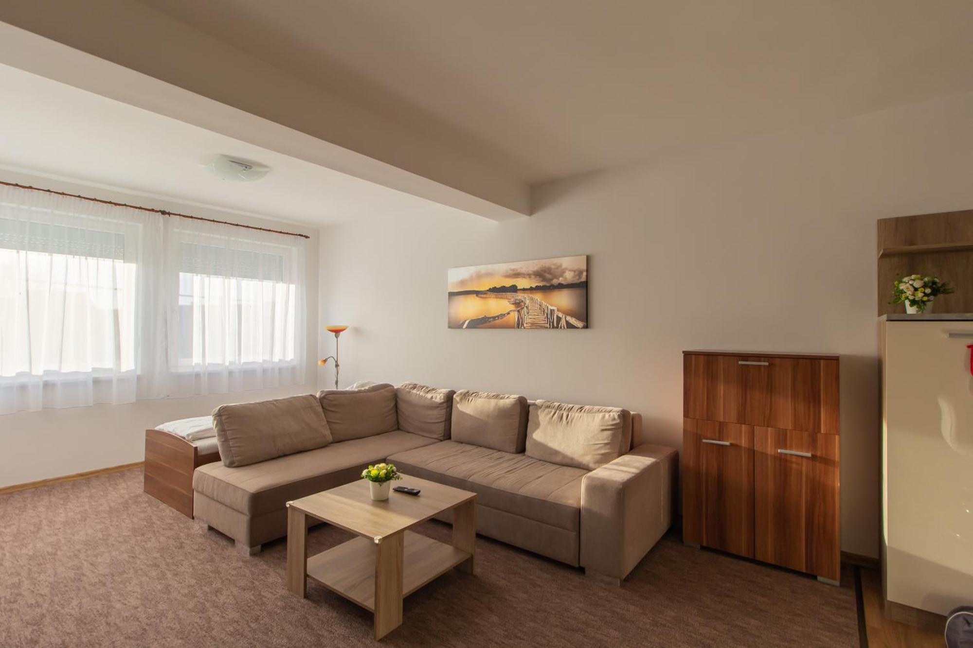 Deli Terasz C Apartman Free Parking, Self-Check-In Anytime Gyor Exterior photo