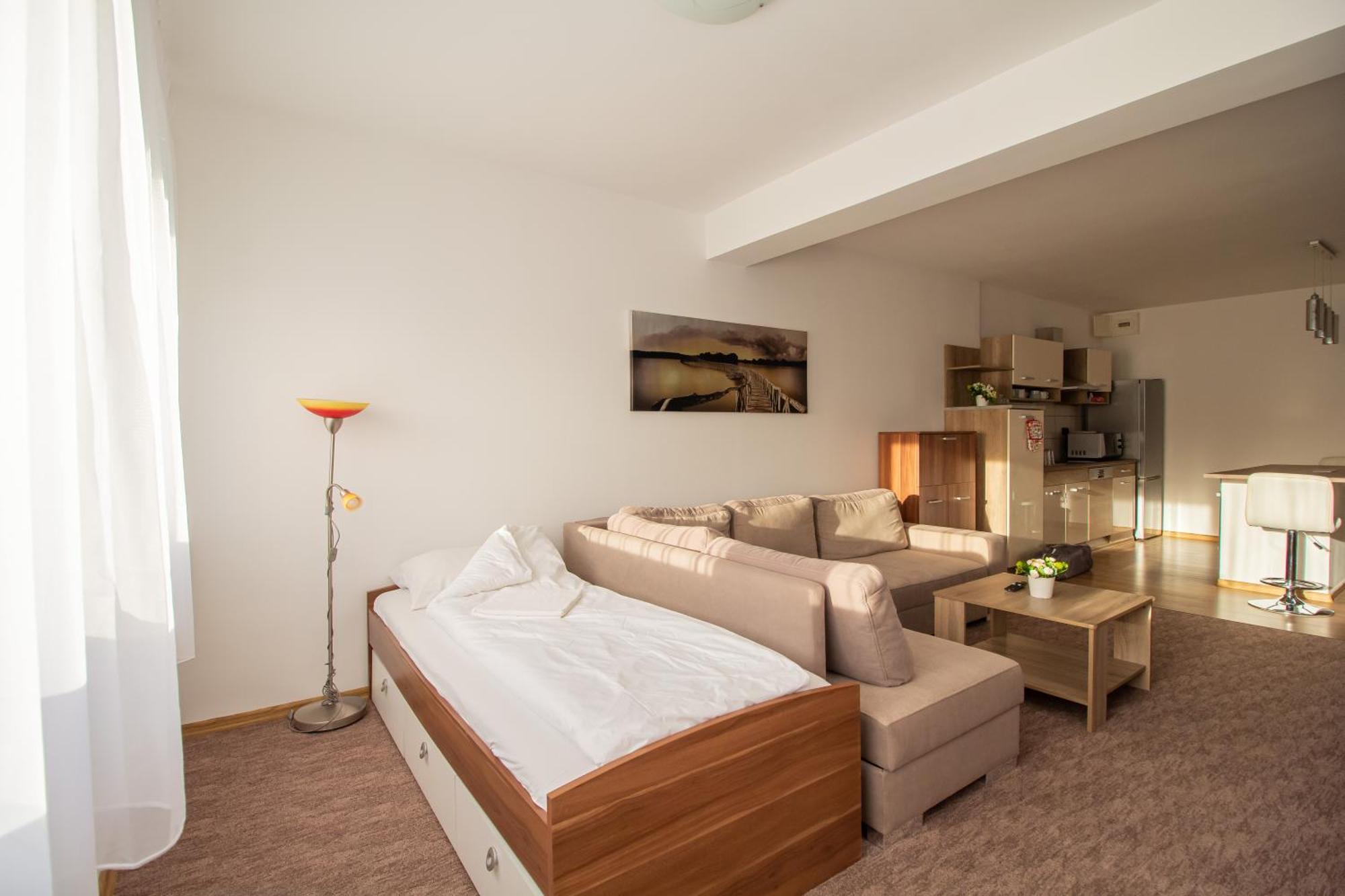 Deli Terasz C Apartman Free Parking, Self-Check-In Anytime Gyor Exterior photo