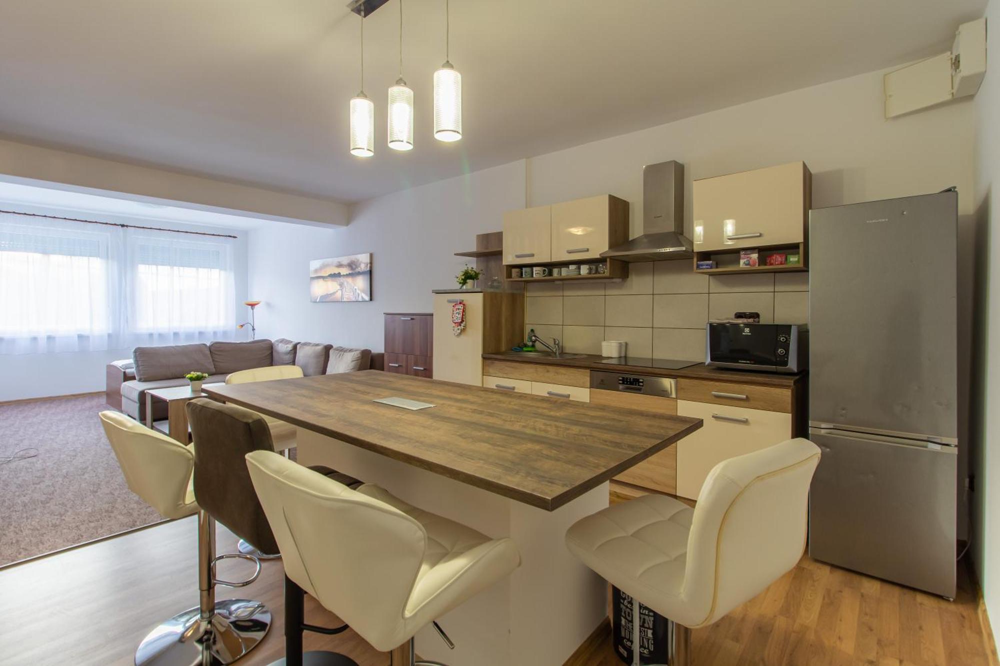 Deli Terasz C Apartman Free Parking, Self-Check-In Anytime Gyor Exterior photo