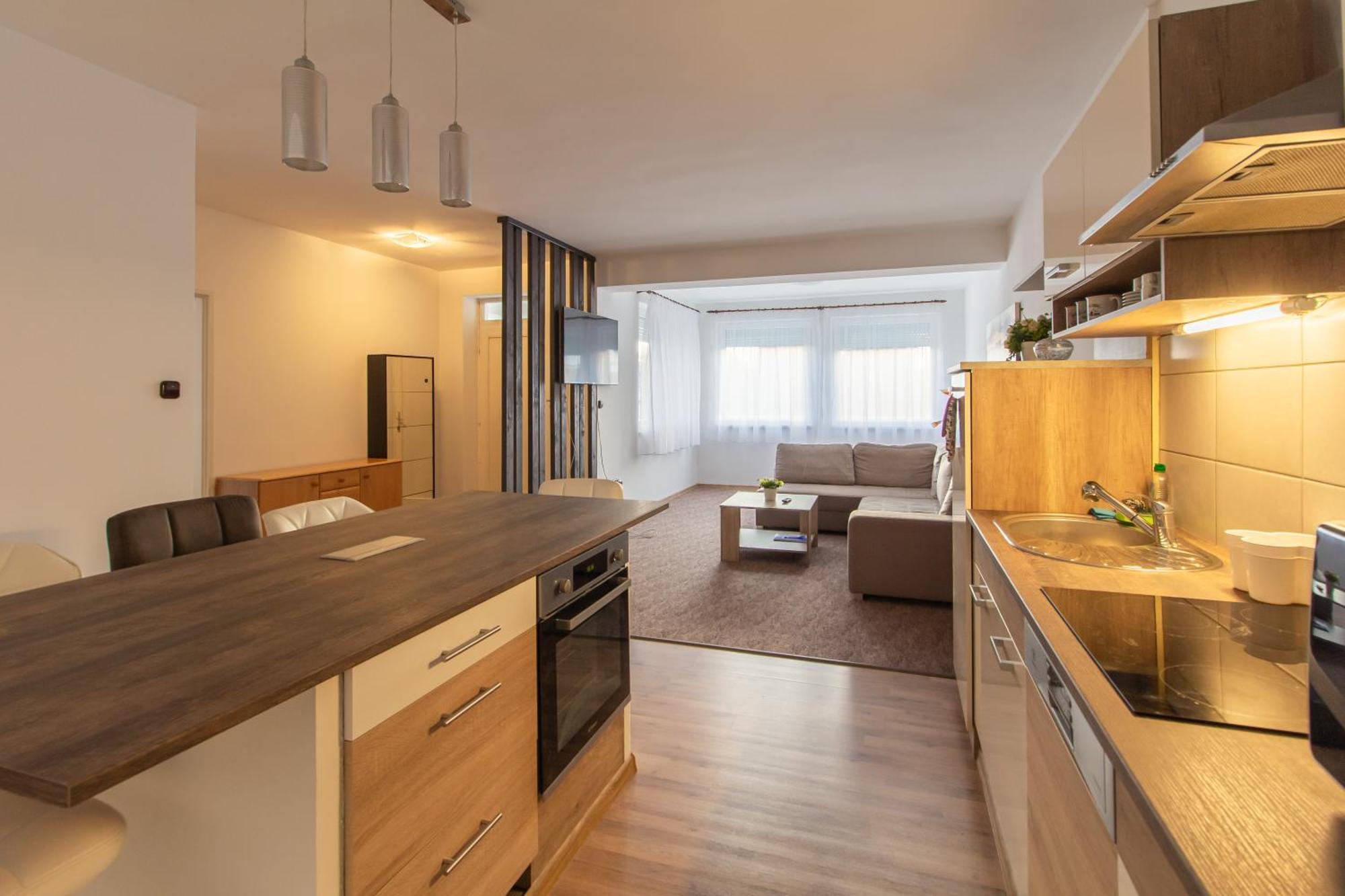 Deli Terasz C Apartman Free Parking, Self-Check-In Anytime Gyor Exterior photo