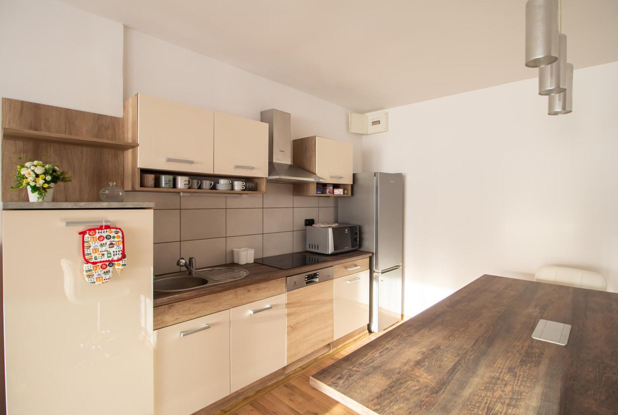 Deli Terasz C Apartman Free Parking, Self-Check-In Anytime Gyor Exterior photo