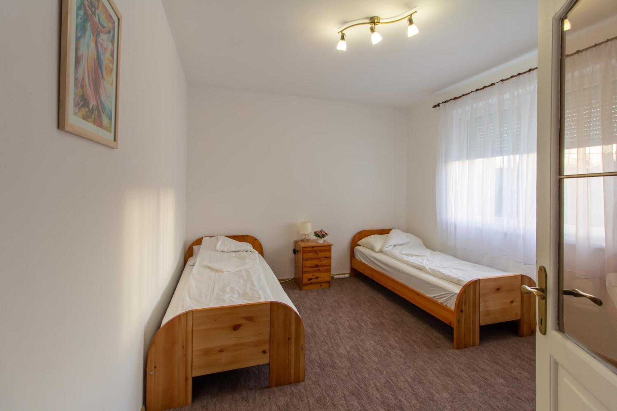Deli Terasz C Apartman Free Parking, Self-Check-In Anytime Gyor Exterior photo