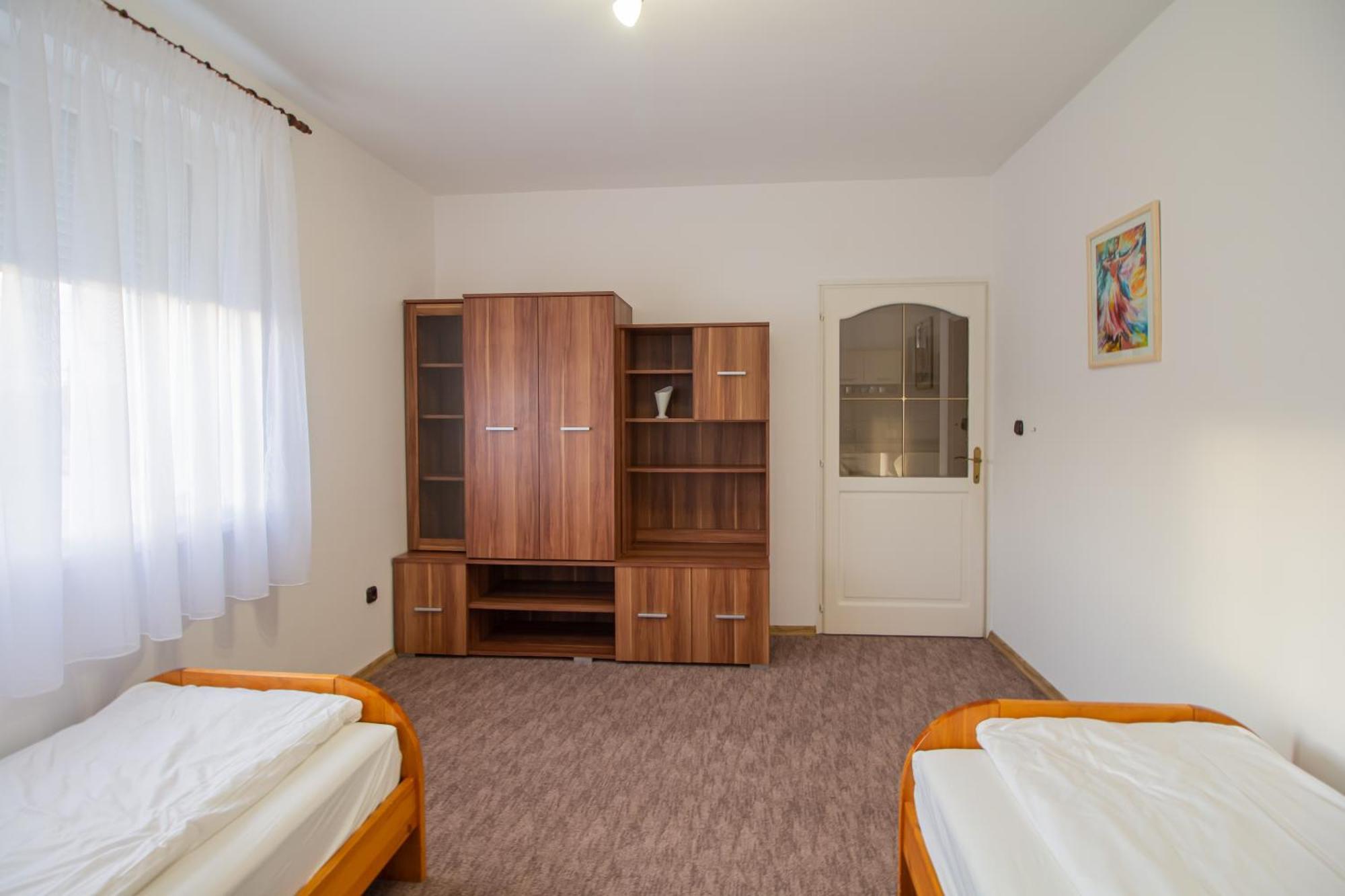 Deli Terasz C Apartman Free Parking, Self-Check-In Anytime Gyor Exterior photo