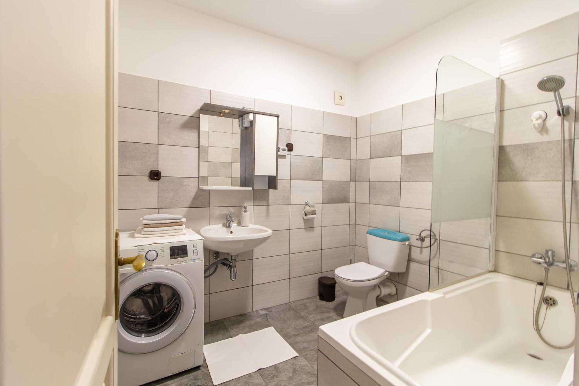 Deli Terasz C Apartman Free Parking, Self-Check-In Anytime Gyor Exterior photo